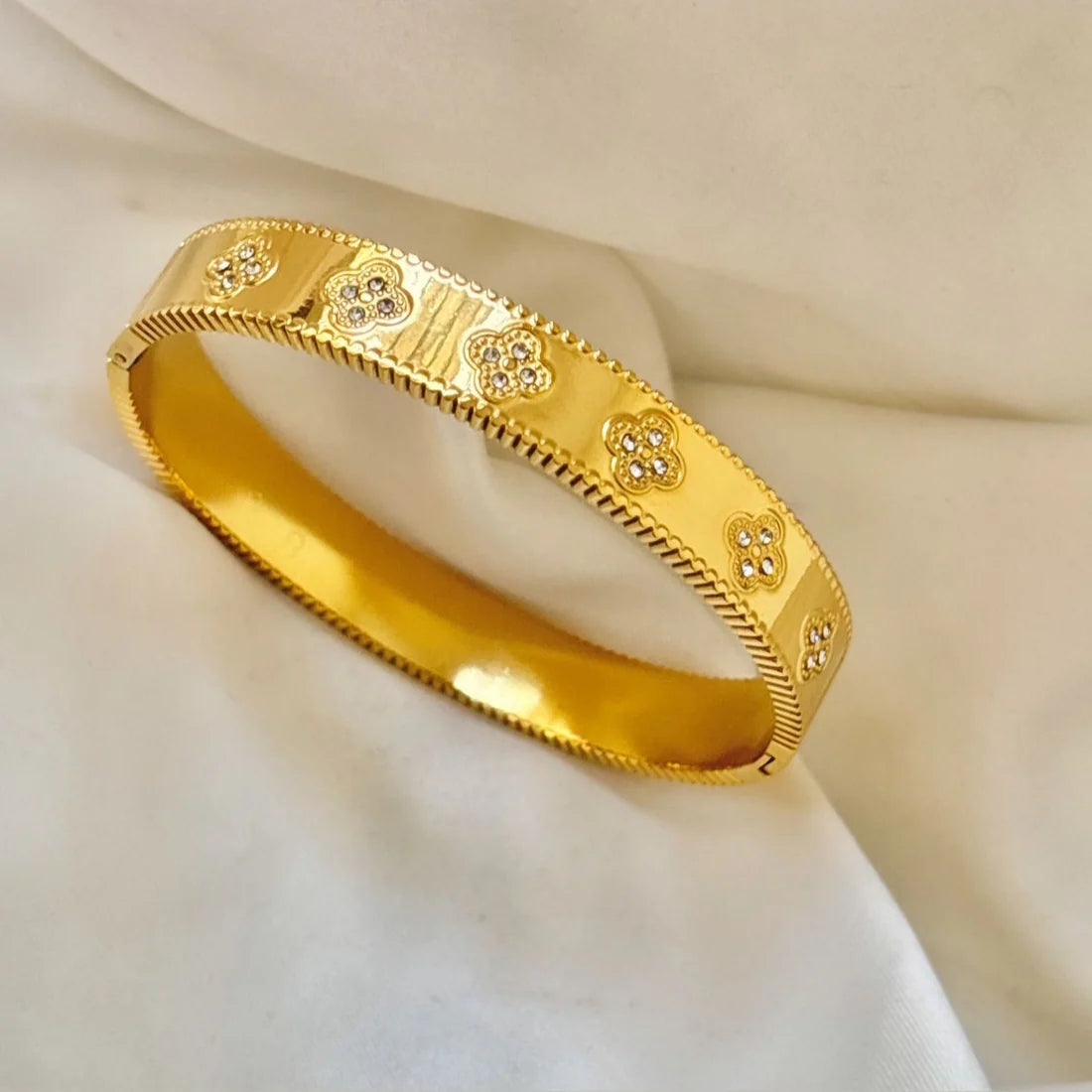 Luxe Scarlett Clove Bracelet