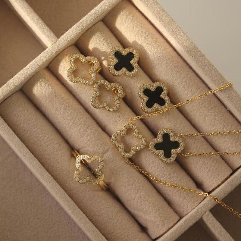 Hollow Clover Studded Set -18k
