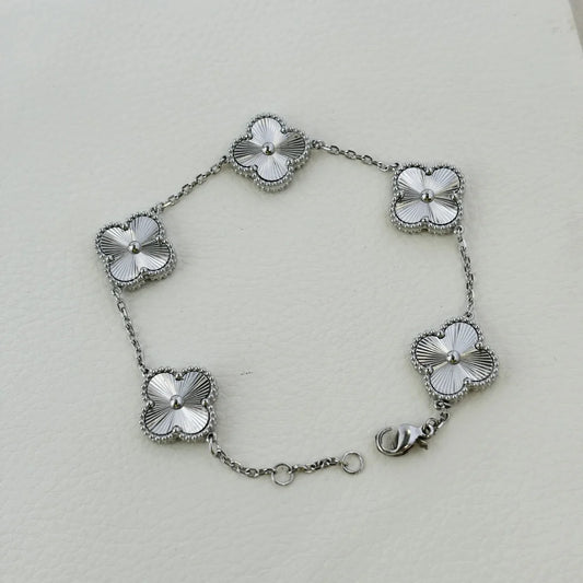 SILVER LUXE PENTA CLOVER BRACELET